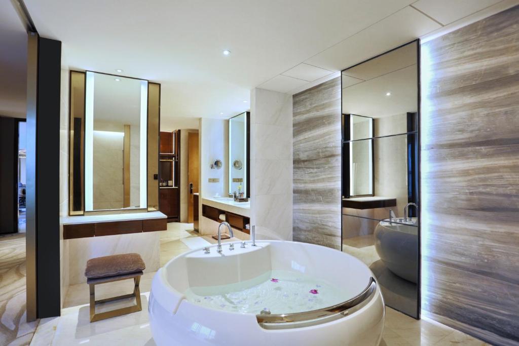 Crowne Plaza Hangzhou Qiantang - The Rail 1 subway can reach the West Lake scenic area as well as the airport and high-speed rail station, adjacent to Jinsha Lake and Longfor paradise walk - Habitación Premium