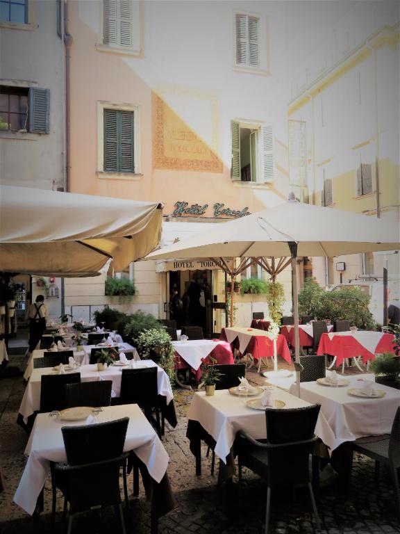 Reštaurácia alebo iné gastronomické zariadenie v ubytovaní Hotel Torcolo "Residenze del Cuore"