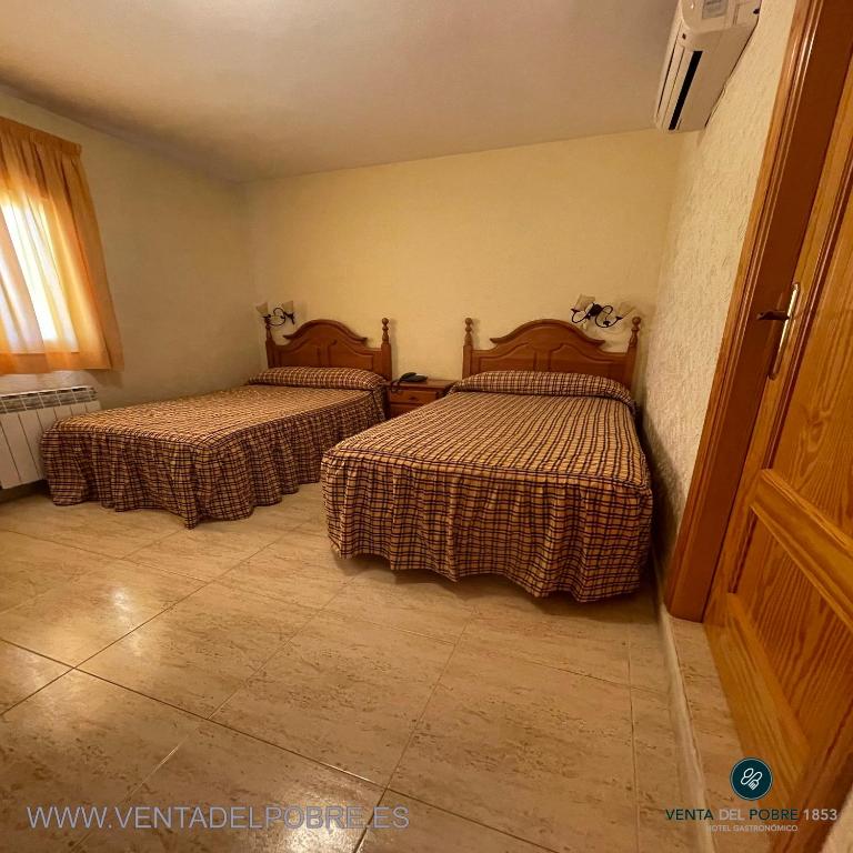Łóżko lub łóżka w pokoju w obiekcie Hotel Venta del Pobre