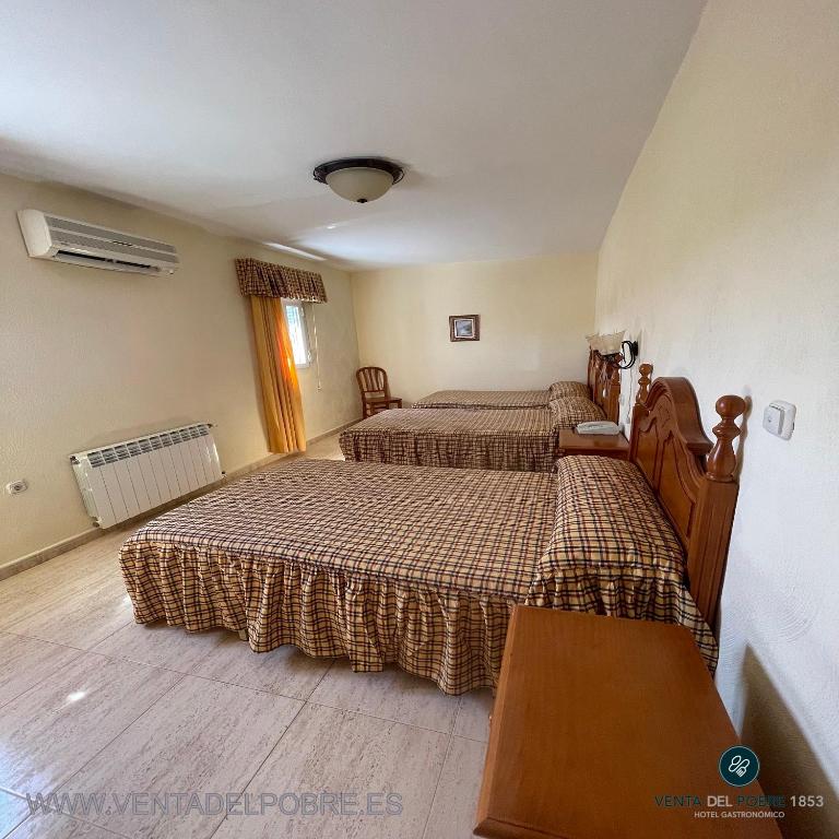 Łóżko lub łóżka w pokoju w obiekcie Hotel Venta del Pobre