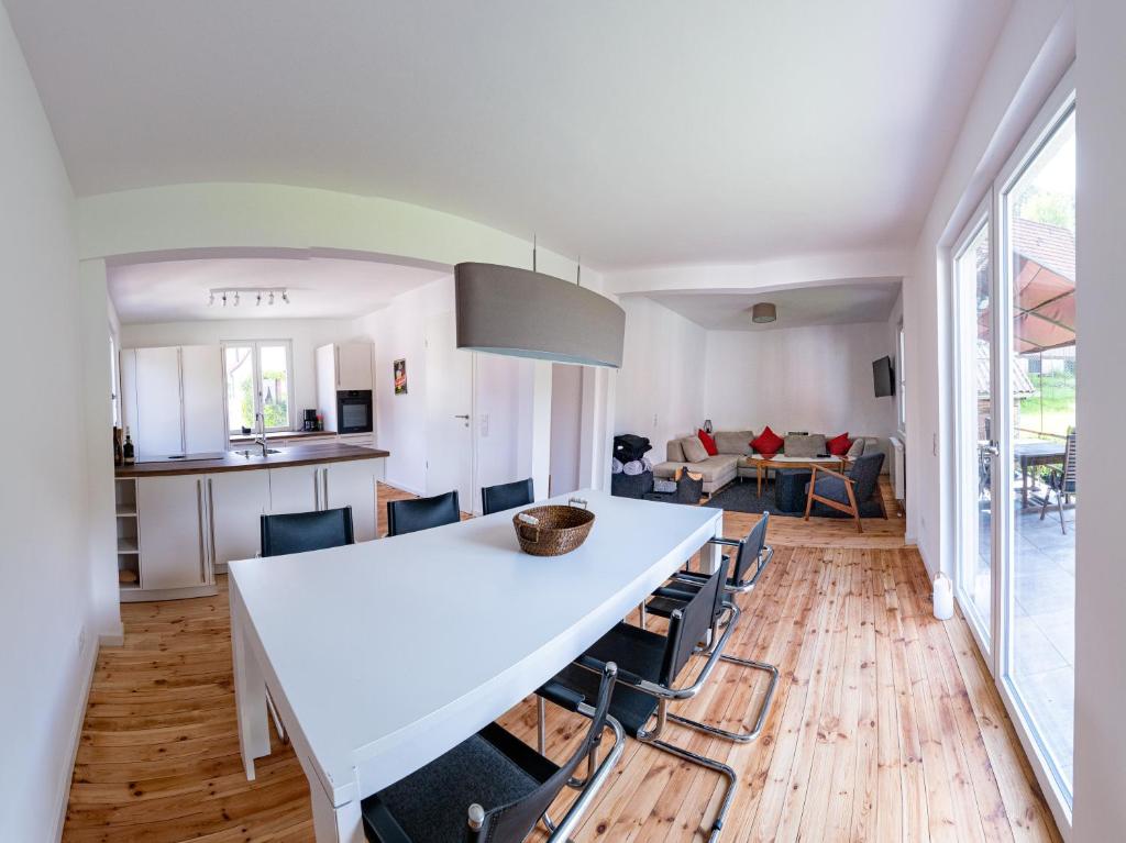 Haus-amBrunnen - Three-Bedroom House