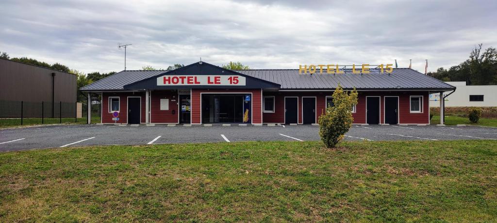 a hotel ie building in a parking lot at Hôtel Le 15 Périgueux in Coulounieix-Chamiers