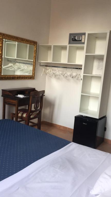 Postel nebo postele na pokoji v ubytování Hotel Caracciolo