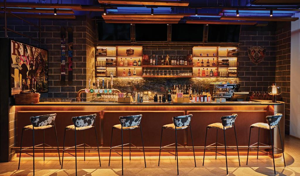Lounge nebo bar v ubytování Revier Hotel - Dubai