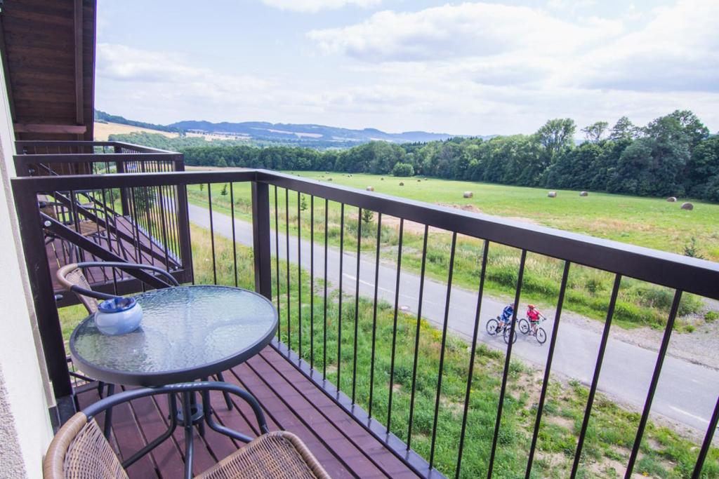 Balcone o terrazza di HP APARTMÁNY SKIAREÁL- Buková Hora v Orlických horách 100 m od lanovky