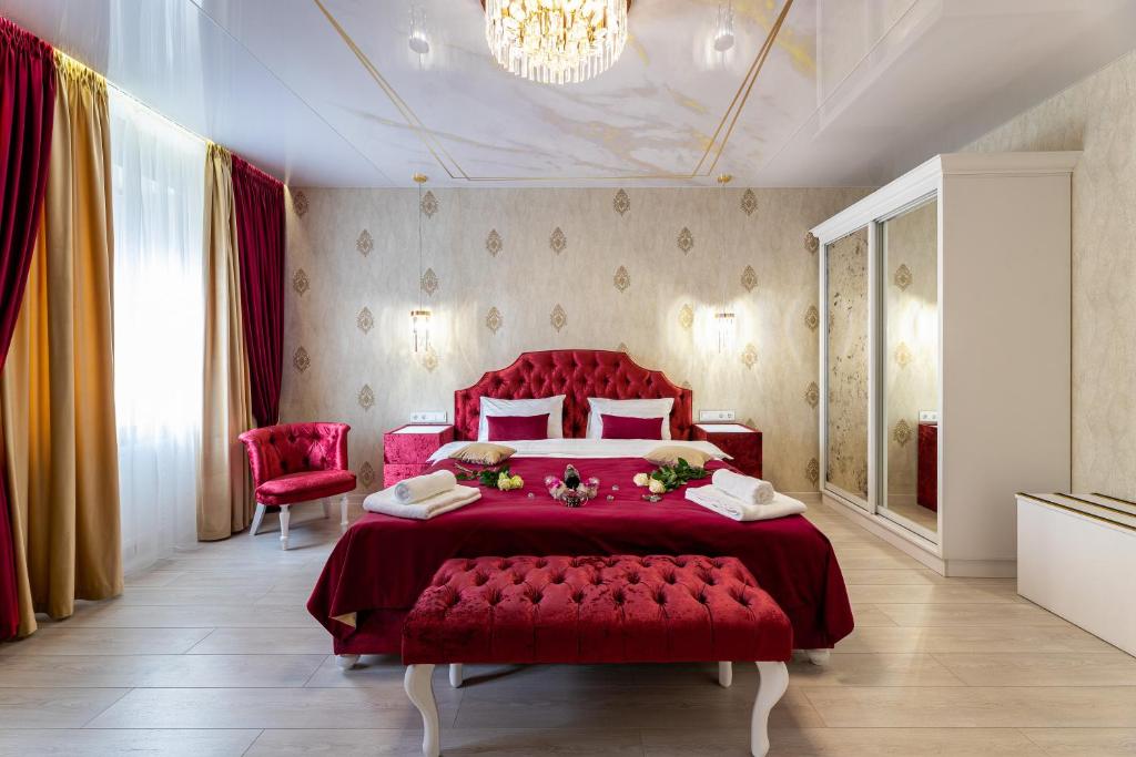 Säng eller sängar i ett rum på Rynok Square city center two bedroom apartment!