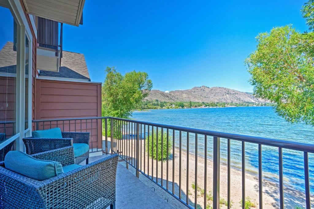 a balcony with chairs and a view of the water at Lakefront Resort Townhome with Gas Grill and Kayaks! in Oroville