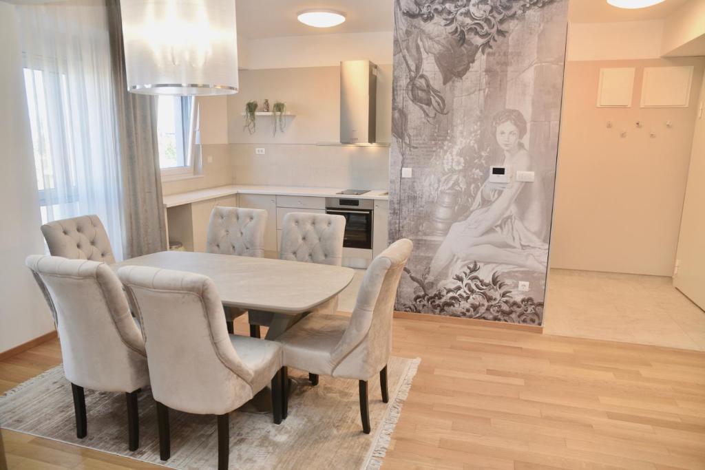 The Main Square Apartments - 