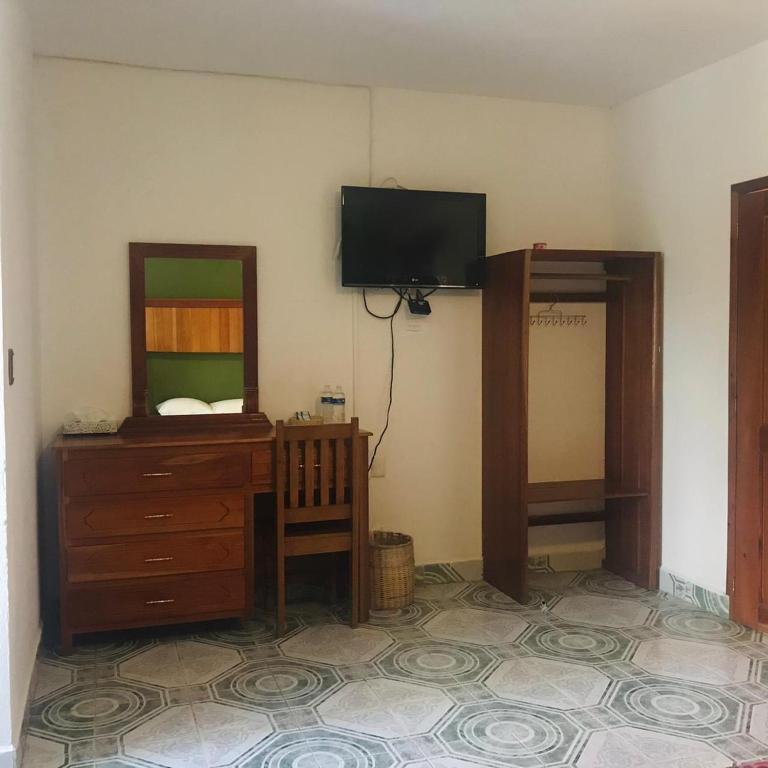 TV a/nebo společenská místnost v ubytování Hotel Maya Balam