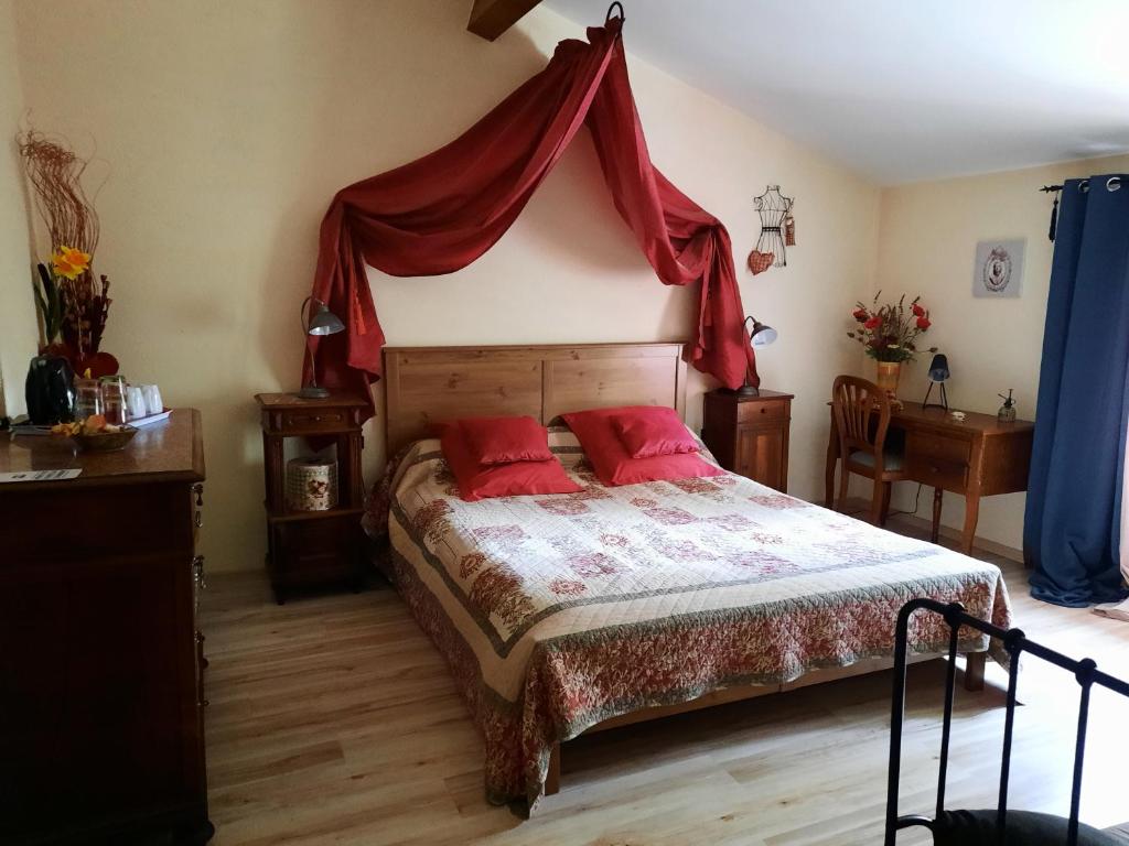 Postel nebo postele na pokoji v ubytování Chambre d'Hôtes Le Moulin d'Encor