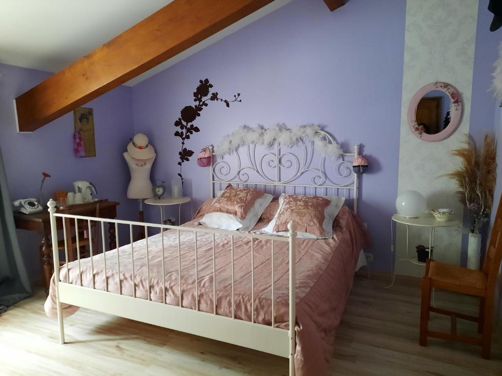 Postel nebo postele na pokoji v ubytování Chambre d'Hôtes Le Moulin d'Encor