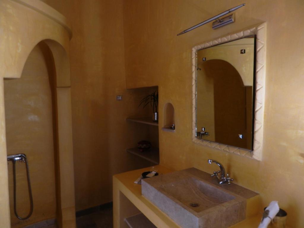 Koupelna v ubytování Dar Ennour Djerbahood Erriadh
