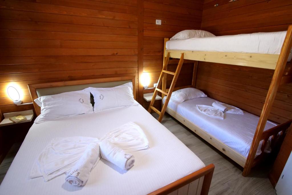 Postel nebo postele na pokoji v ubytování Bujtina e Muriqit
