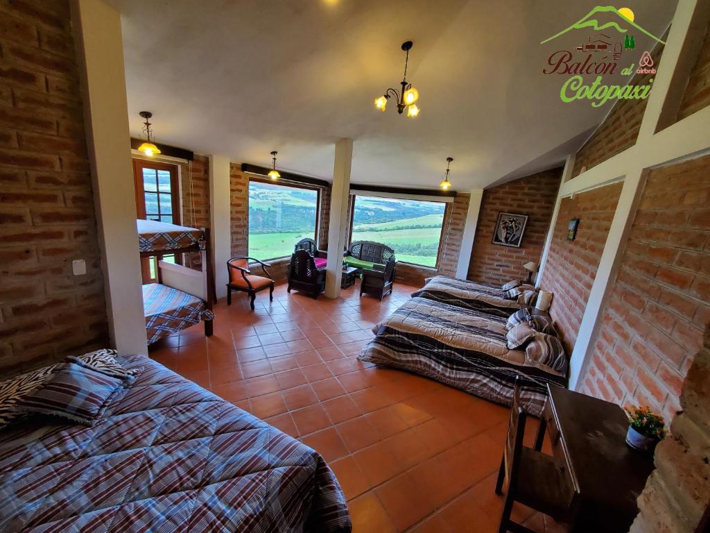 Balcon al Cotopaxi Hosteria - Family Room With Mountain View