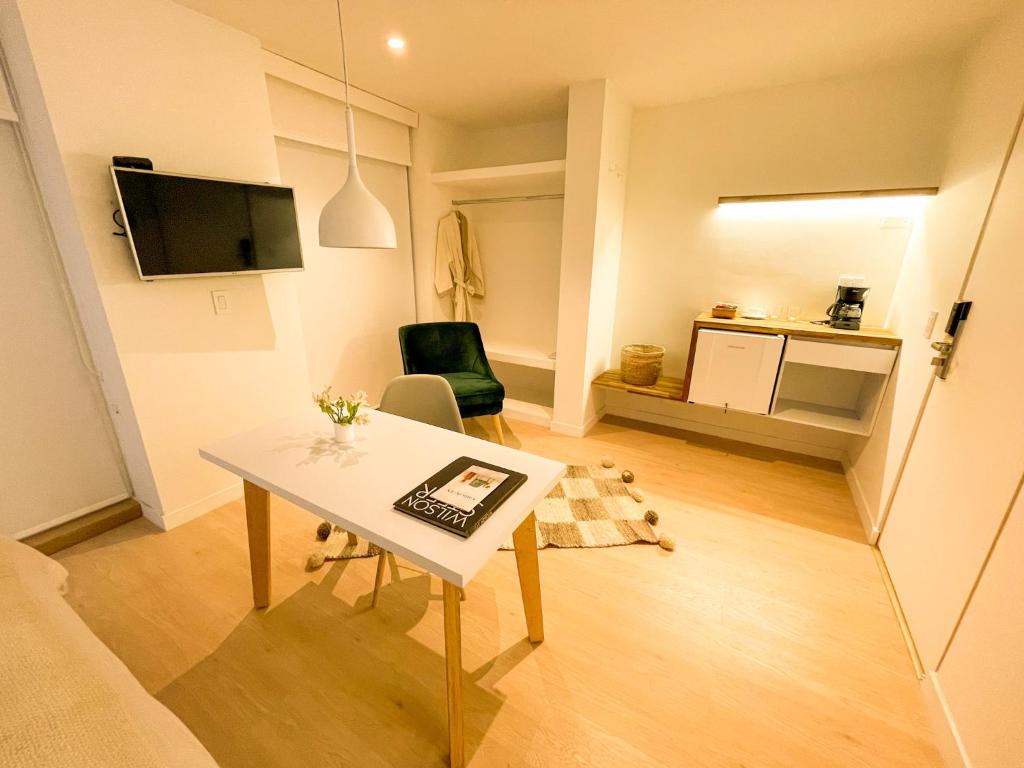 TV a/nebo společenská místnost v ubytování Lucitania Hotel Boutique