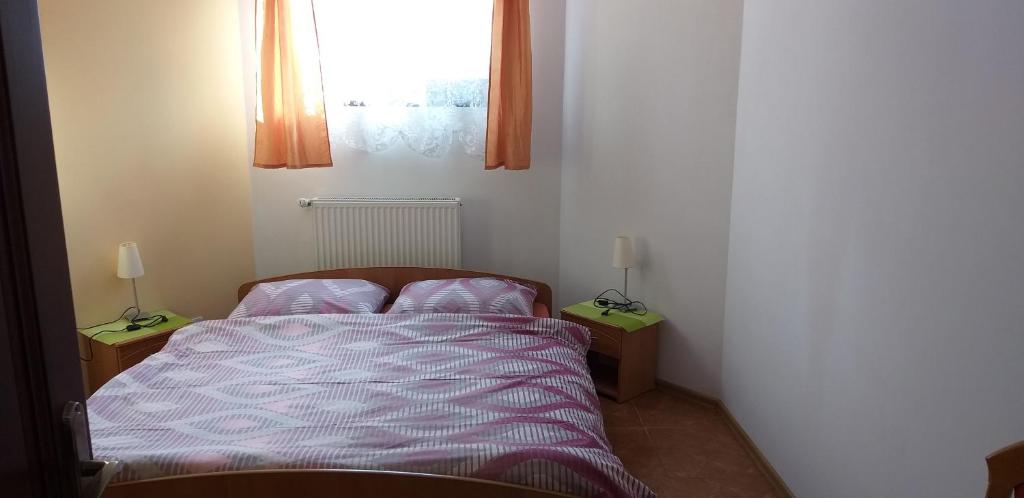 Posteľ alebo postele v izbe v ubytovaní Apartamenty u Ani
