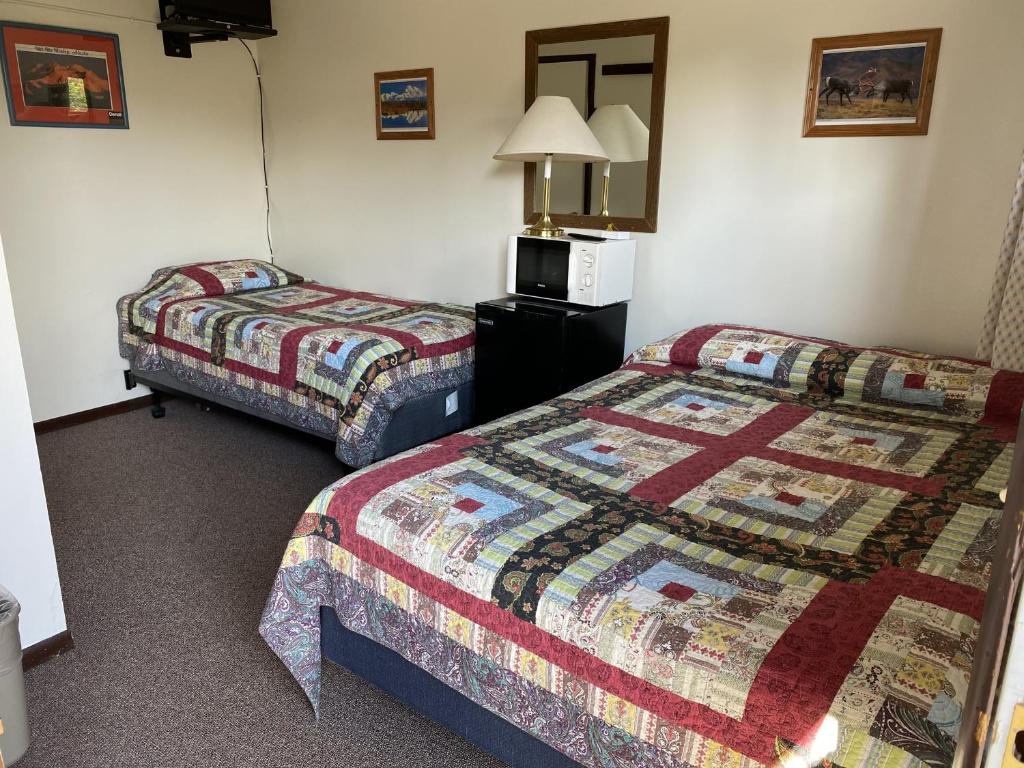 Кровать или кровати в номере DENALI ALASKA KOA - formerly Denali RV Park & Motel