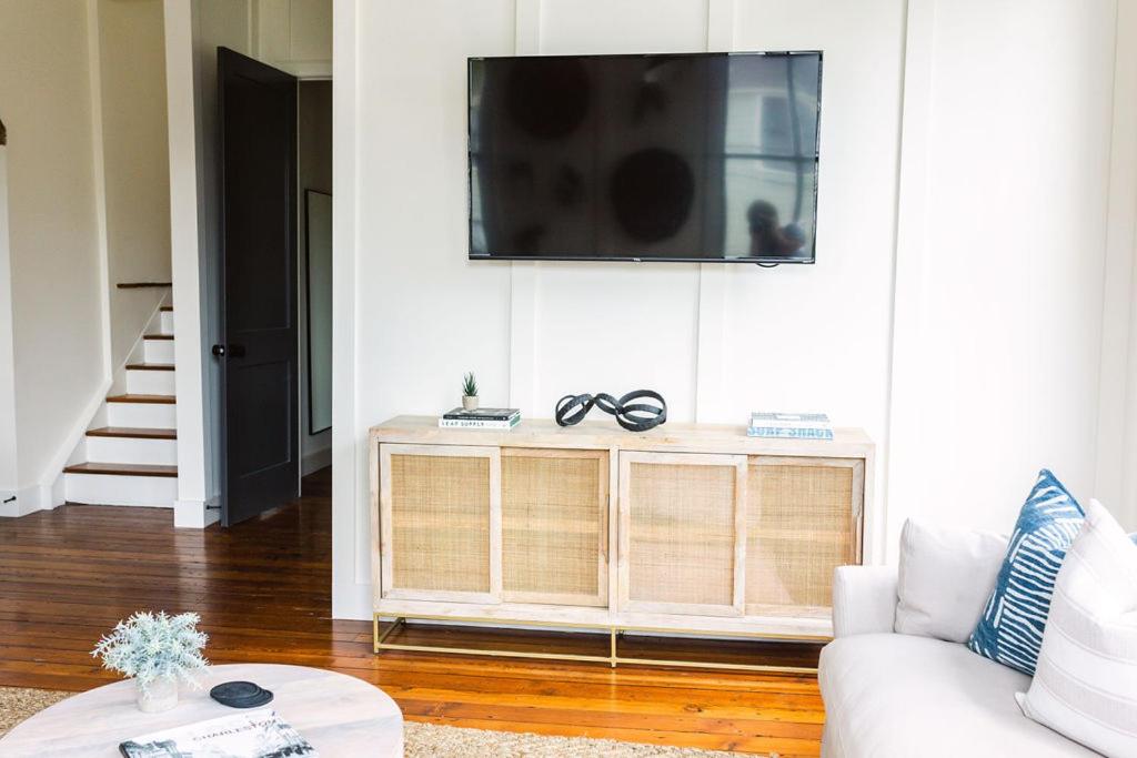 TV a/nebo společenská místnost v ubytování Guesthouse Charleston EAST 46 H