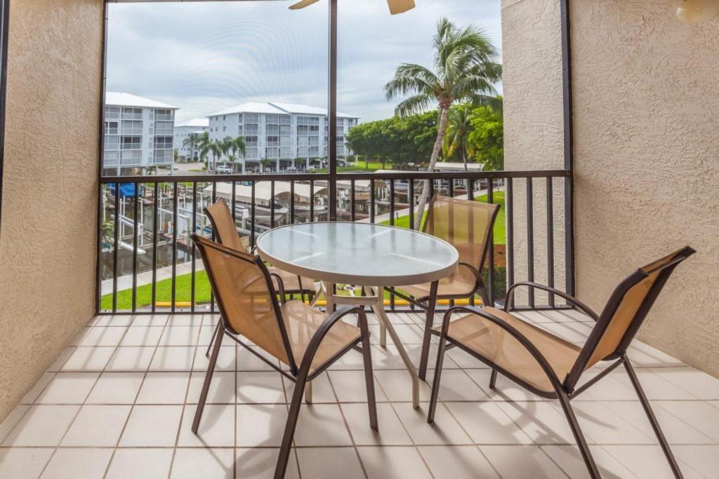 En balkon eller terrasse på Santa Maria 2 Bedroom Gulf Front Condo Fort Myers Beach
