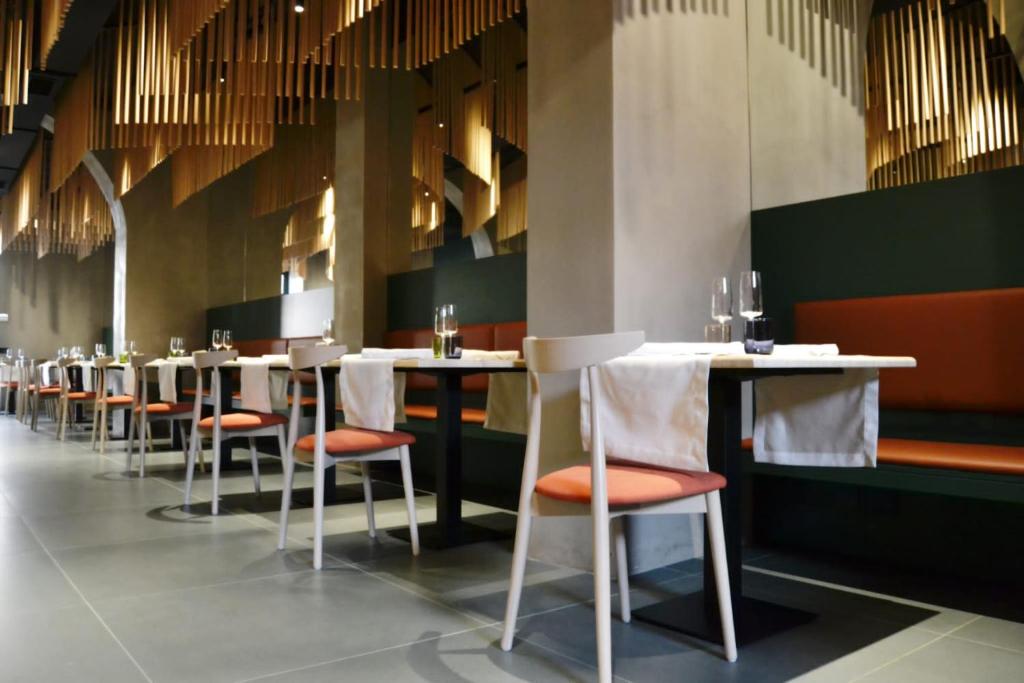 Reštaurácia alebo iné gastronomické zariadenie v ubytovaní Villa Scaduto Residence