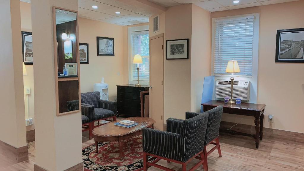 District Hotel photo