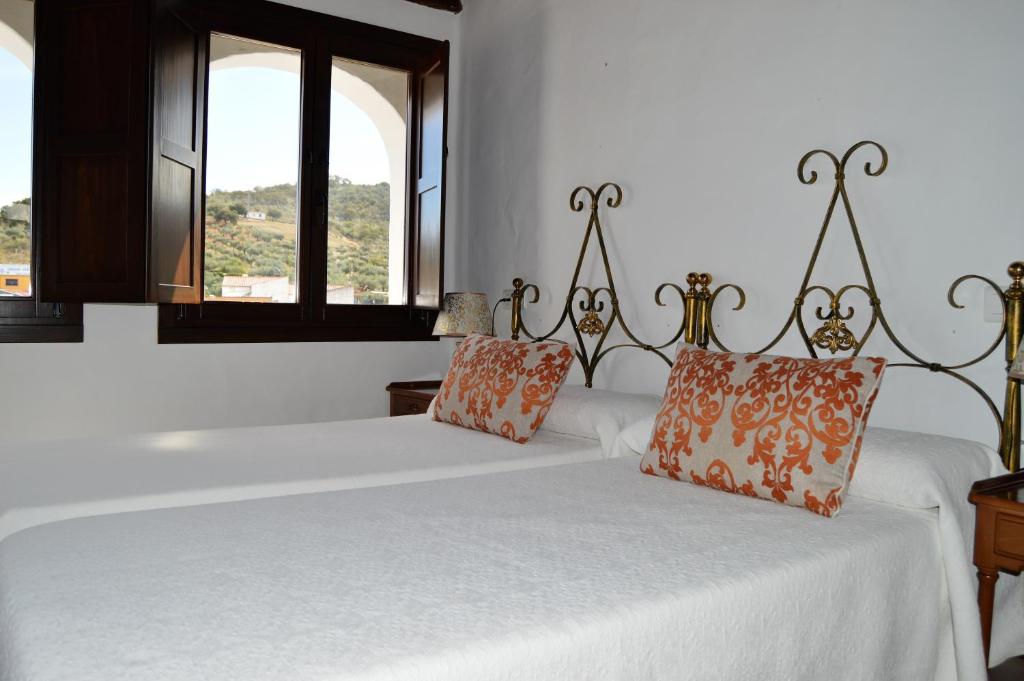 Apartamentos Turísticos - Hostal Los Alisos, Aliseda ...