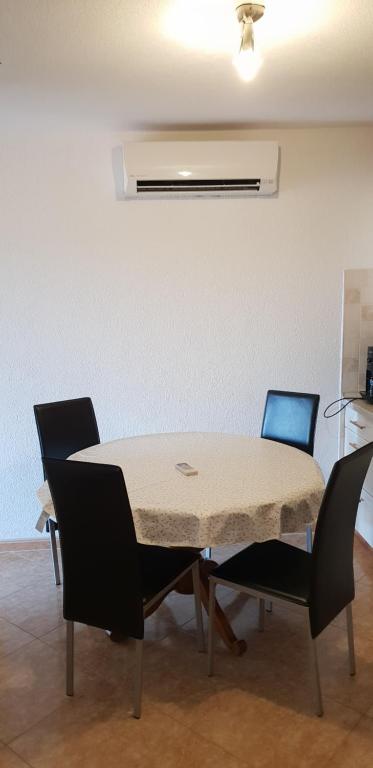 Zdjęcie z galerii obiektu Apartmani Citrus Novigrad w mieście Filipac