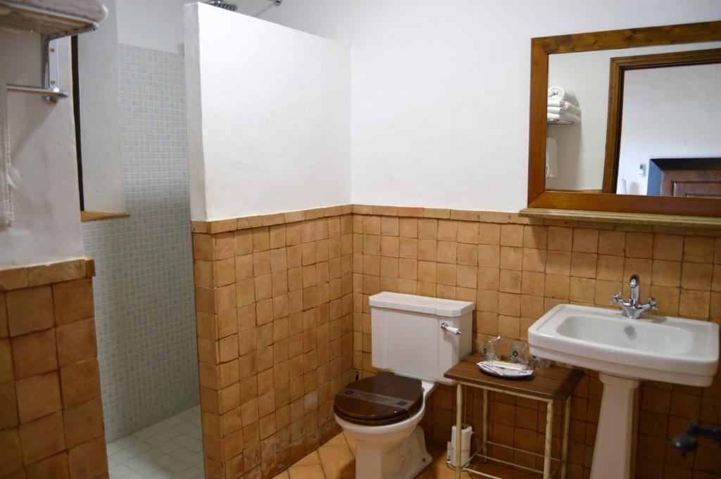 Apartamentos Turísticos - Hostal Los Alisos, Aliseda ...