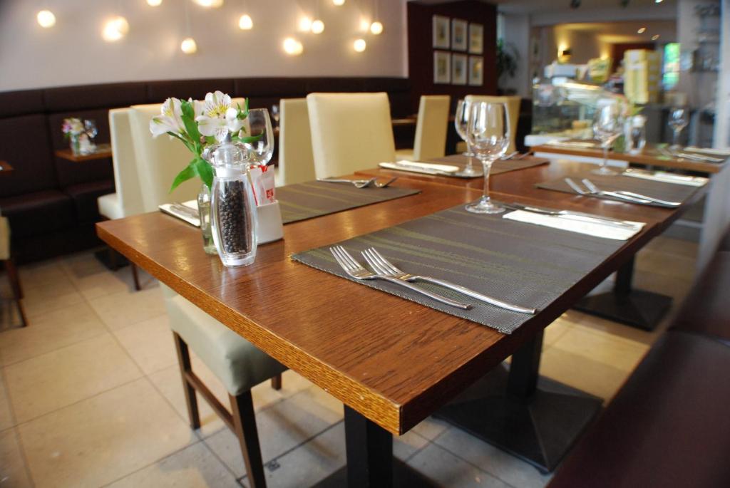 The Salisbury Hotel - Resim 12