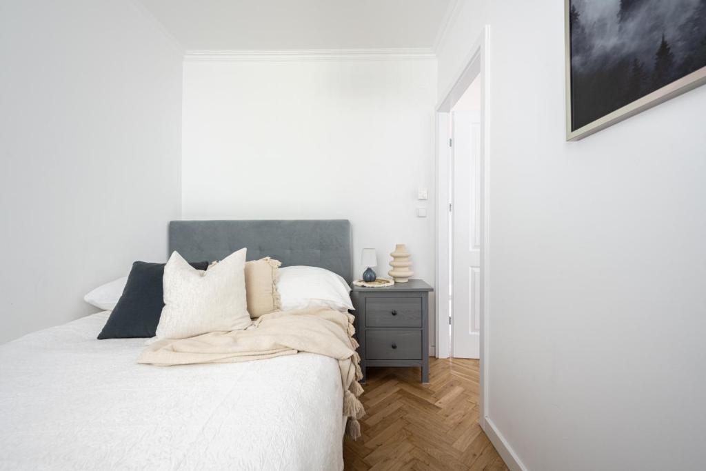 Posteľ alebo postele v izbe v ubytovaní Prestige Apartamenty Za Cieszynianką 1D