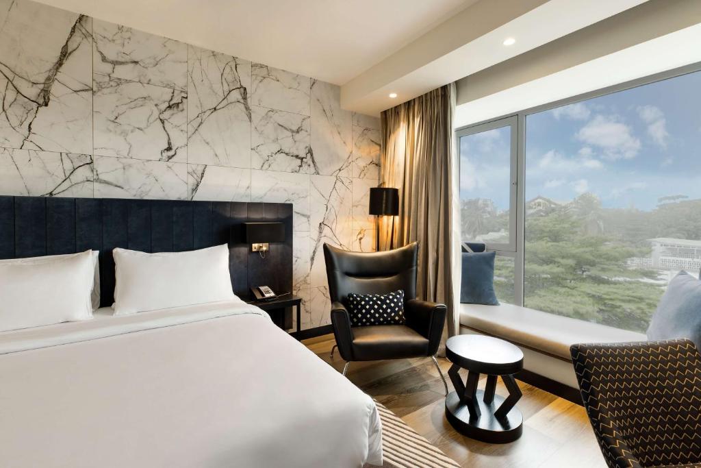 Posteľ alebo postele v izbe v ubytovaní Radisson Blu Anchorage Hotel