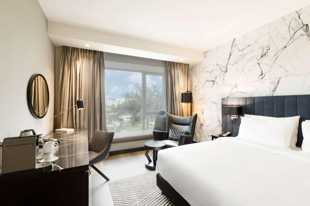 Posteľ alebo postele v izbe v ubytovaní Radisson Blu Anchorage Hotel
