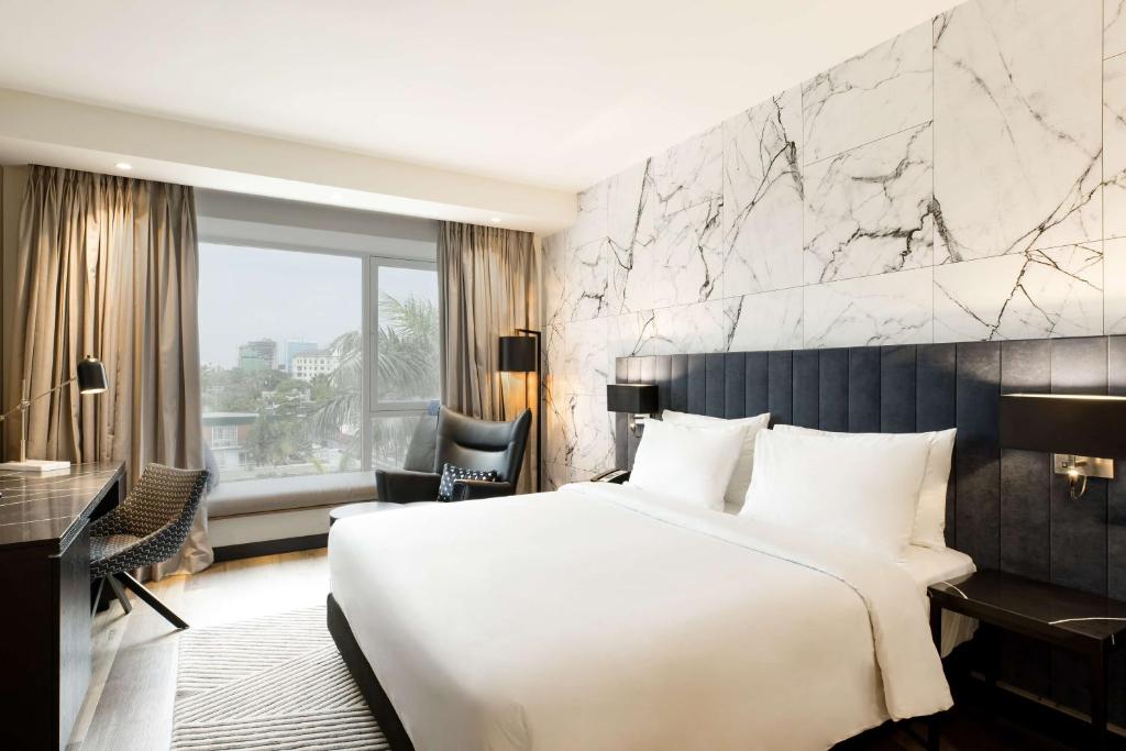 Posteľ alebo postele v izbe v ubytovaní Radisson Blu Anchorage Hotel