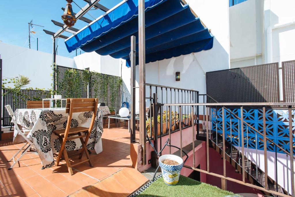 A balcony or terrace at Divi Apartments Villa Reyes 2