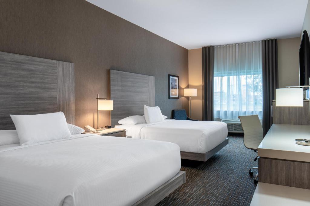 
Superior Queen Room with Two Queen Beds - Non-Smoking
