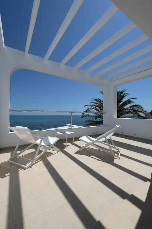 Rõdu või terrass majutusasutuses Dar Corniche La Marsa (Adults Only)