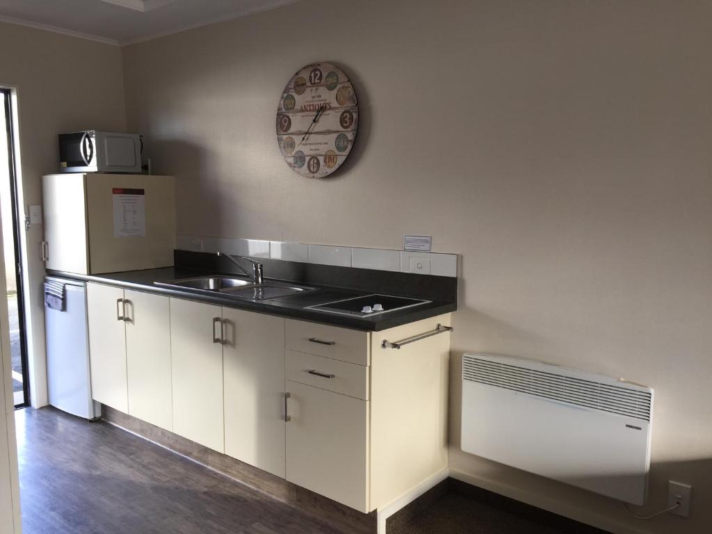 Lakefront Lodge - Resim 7