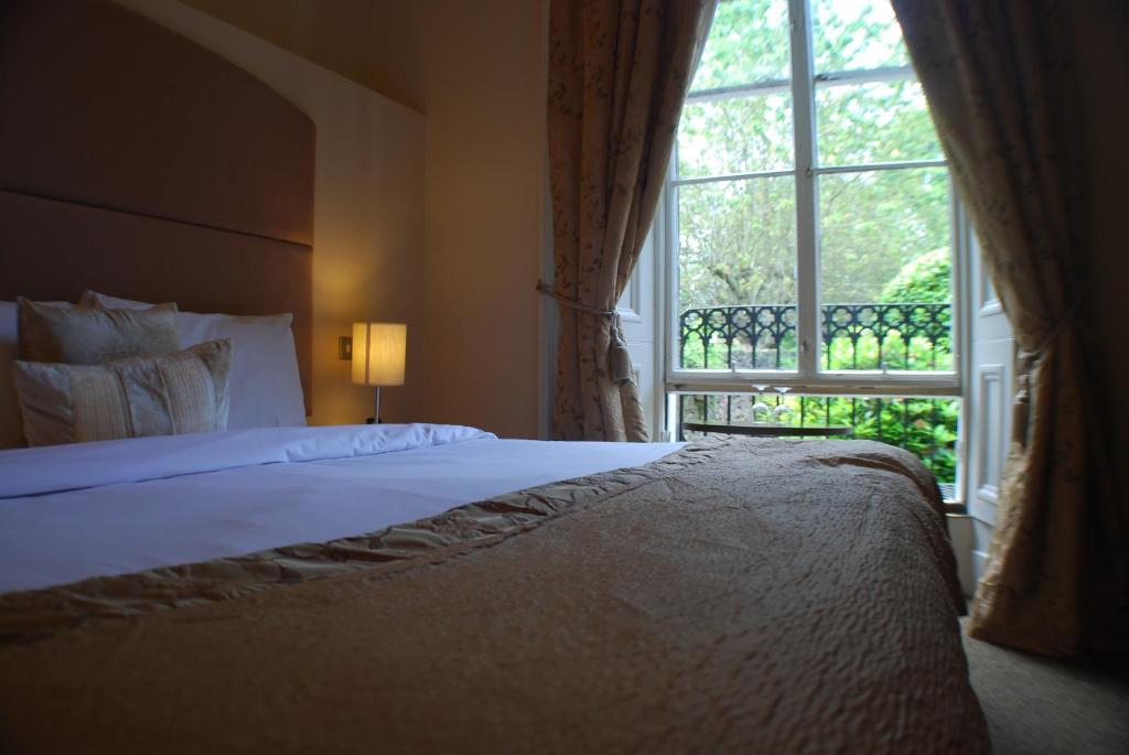 Postel nebo postele na pokoji v ubytování The Salisbury Hotel