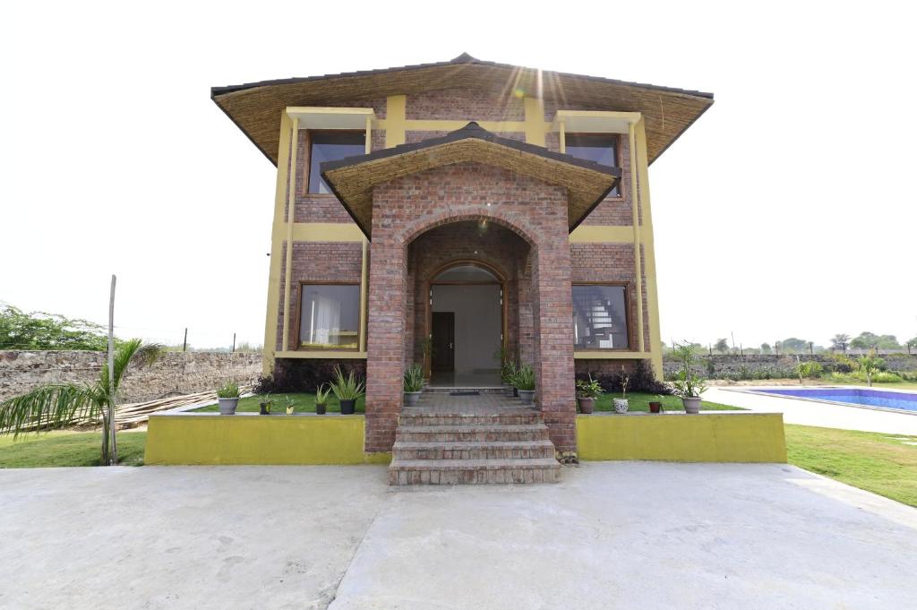 Anantara Farm with private pool close to Neemrana