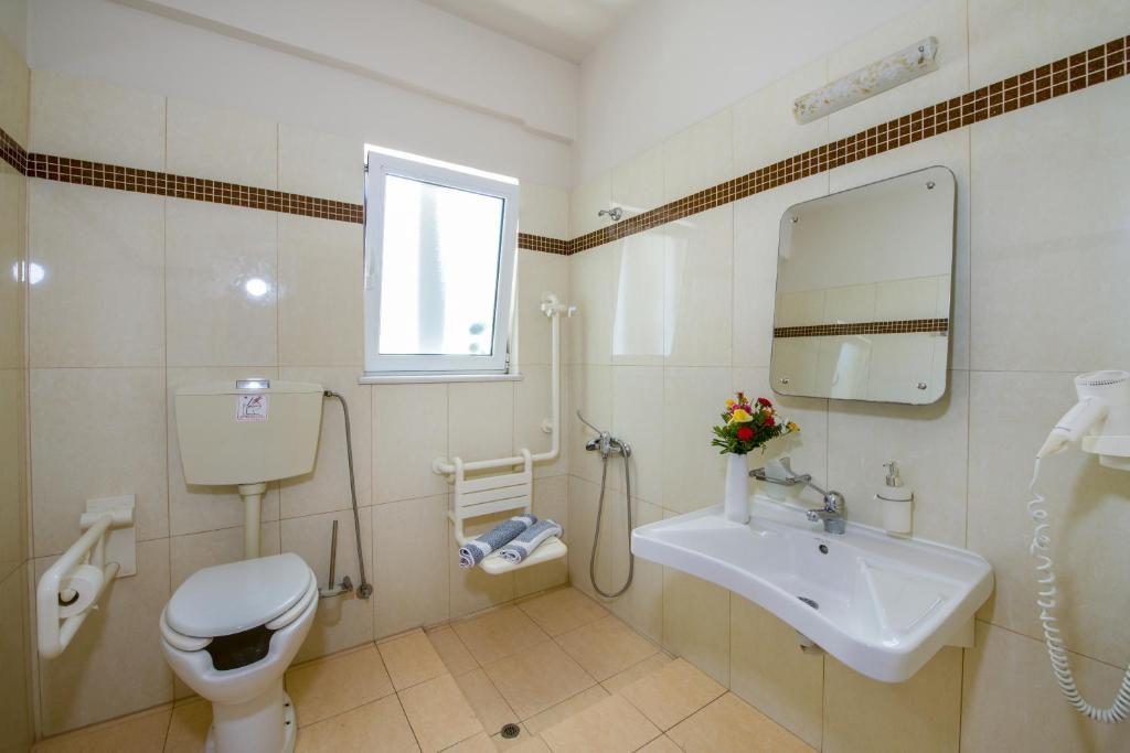 Koupelna v ubytování Toxo Hotel