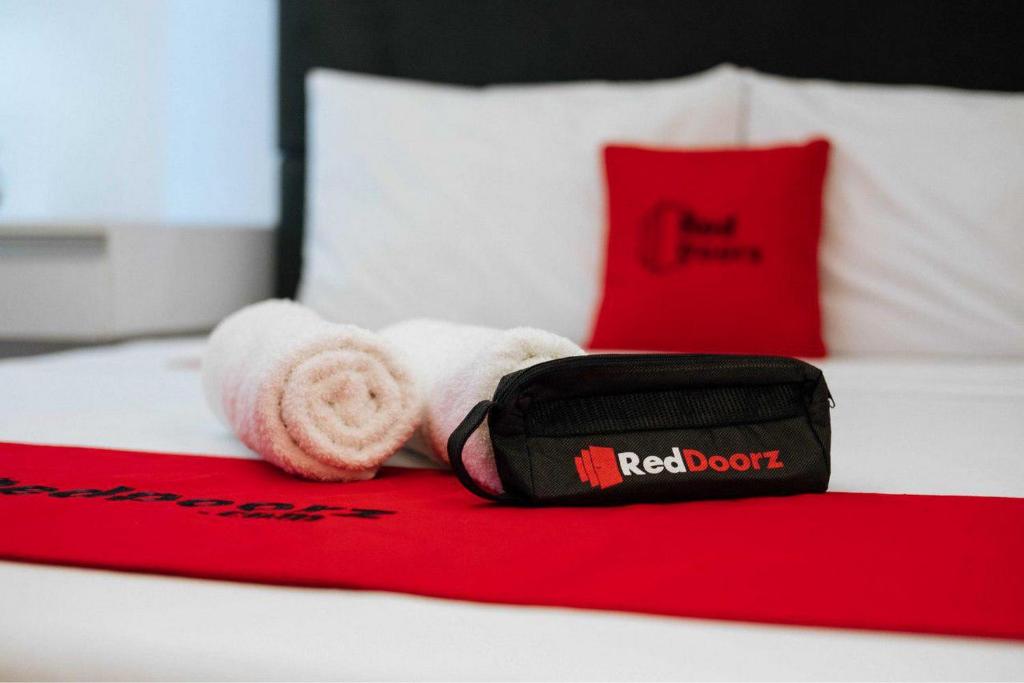 Postel nebo postele na pokoji v ubytování RedDoorz @ Sekip Medan