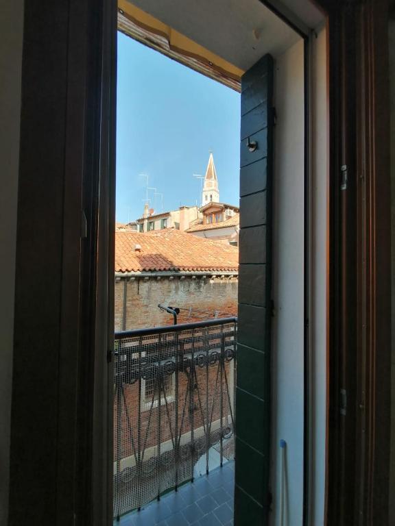 an open window with a view of a balcony at Casa pergoletto in Venice