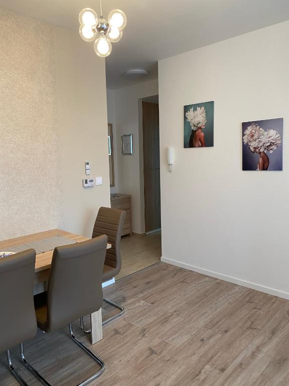 Zdjęcie z galerii obiektu Paskom Apartmanház w mieście Nyergesújfalu