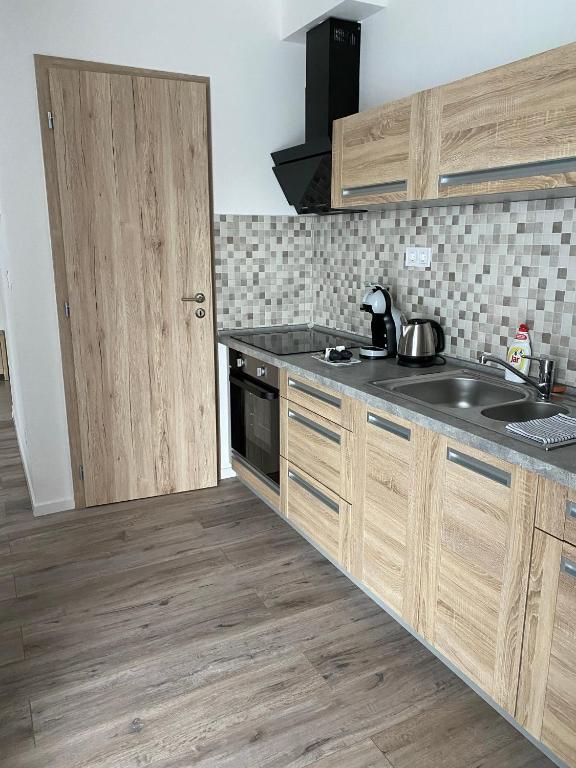 Kuchnia lub aneks kuchenny w obiekcie Paskom Apartmanház