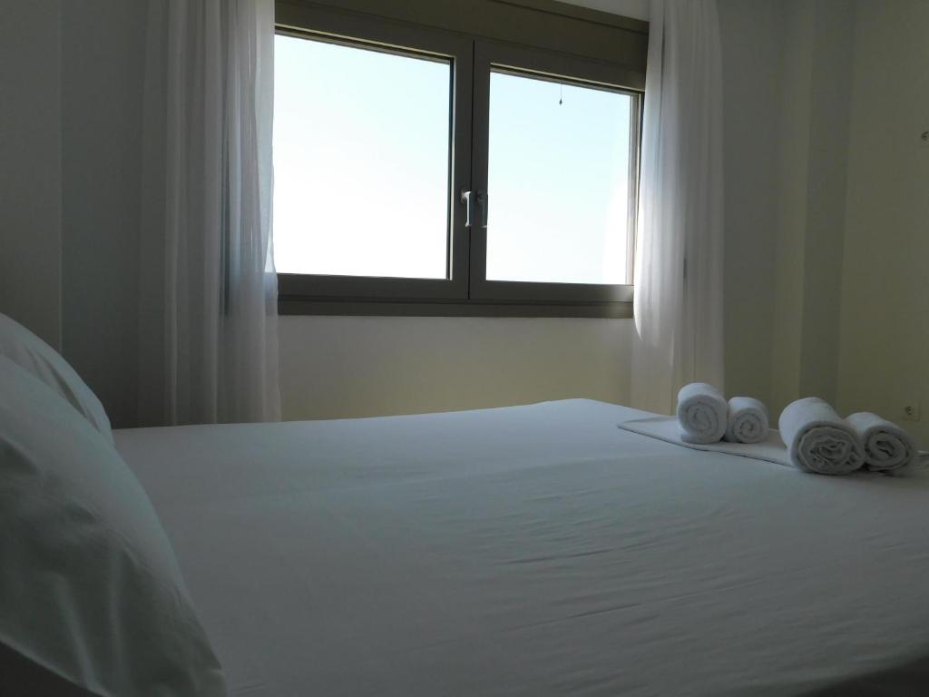 Posteľ alebo postele v izbe v ubytovaní AKTIS MAKRIGIALOS LUXURY APTS