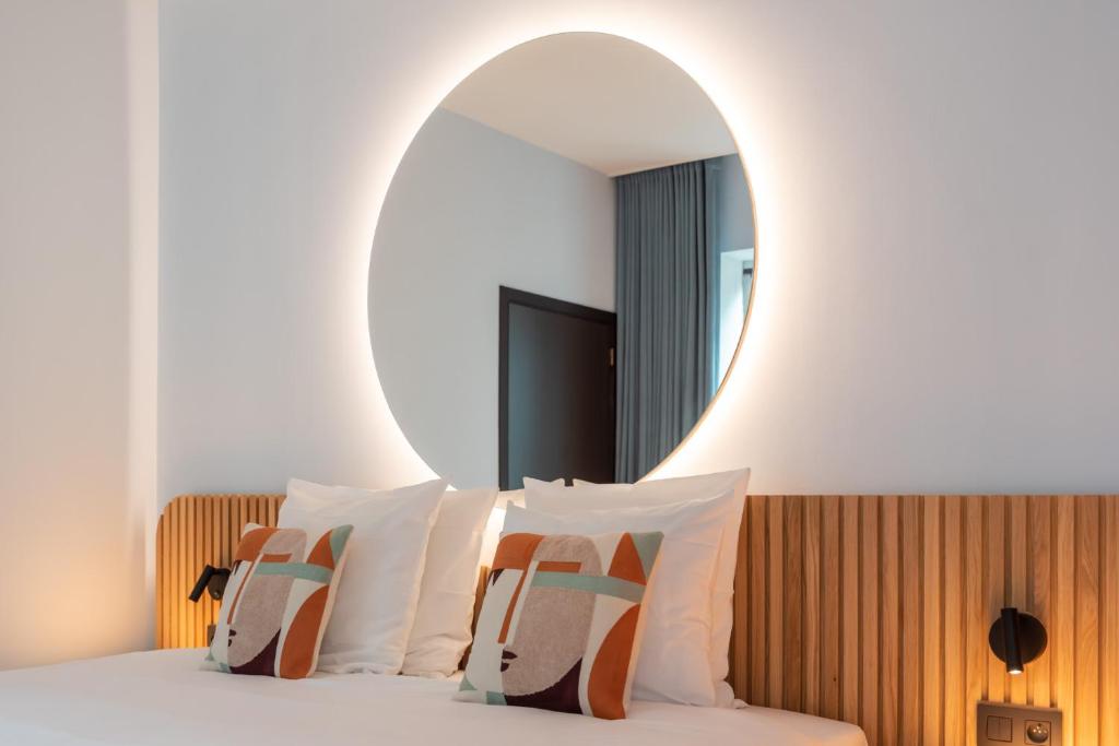Postel nebo postele na pokoji v ubytování Mah Hotel