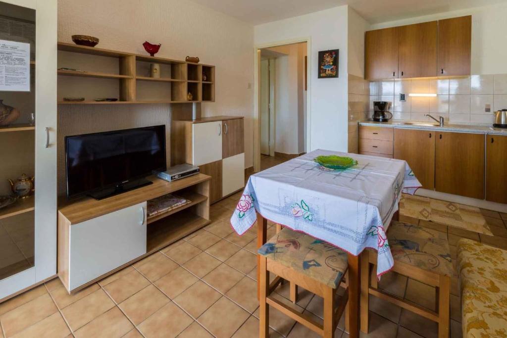 Kuchyň nebo kuchyňský kout v ubytování Apartments in Jadranovo 39264