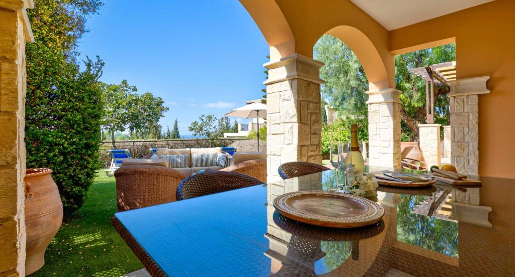 Apartment BL02 - ground floor, south-facing garden, Aphrodite Hills Resort