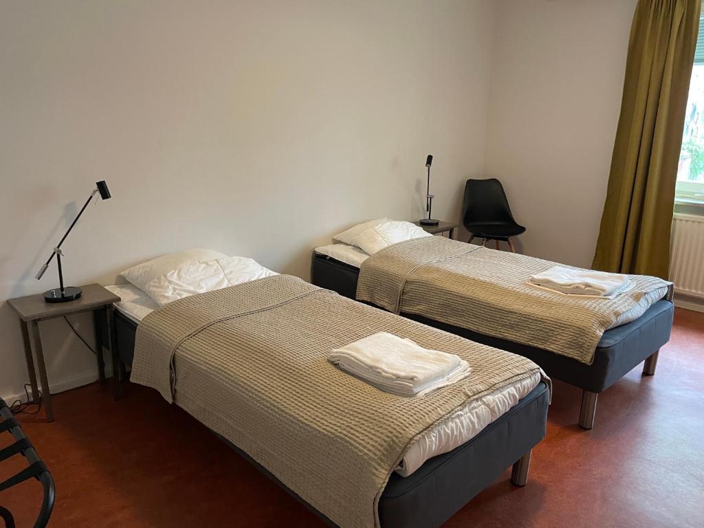 Postel nebo postele na pokoji v ubytování HOTEL N Hostel Malmö City