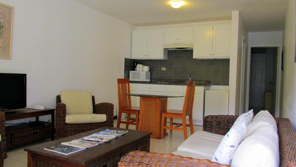 Kuchyň nebo kuchyňský kout v ubytování L'Esperance Hotel